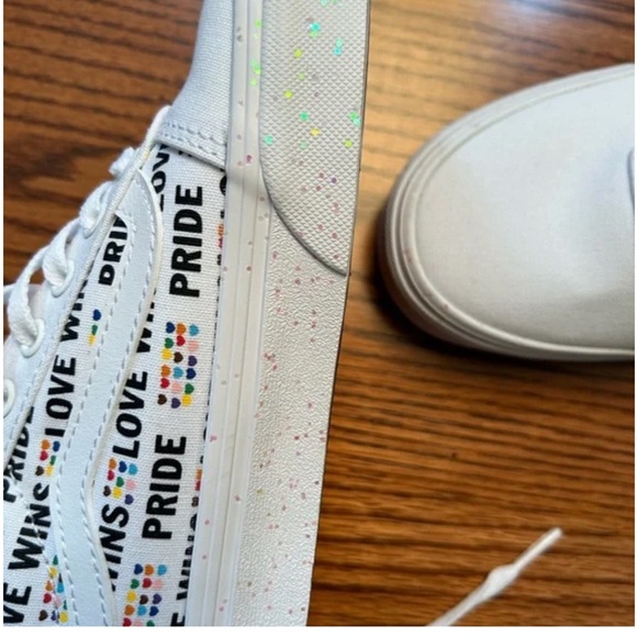 Vans - Picture 6 of 6